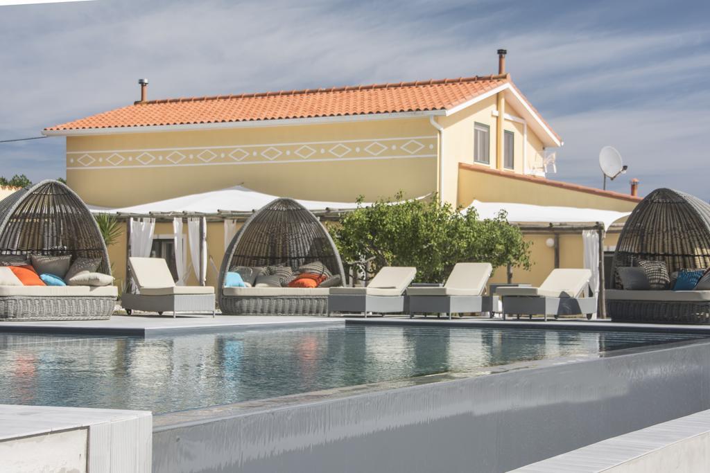 The Fig Boutique Suites Salir de Porto Экстерьер фото